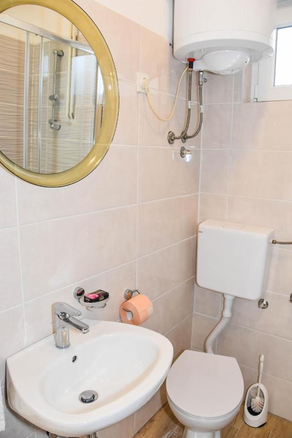 Apartment Tara Biograd Na Moru Esterno foto